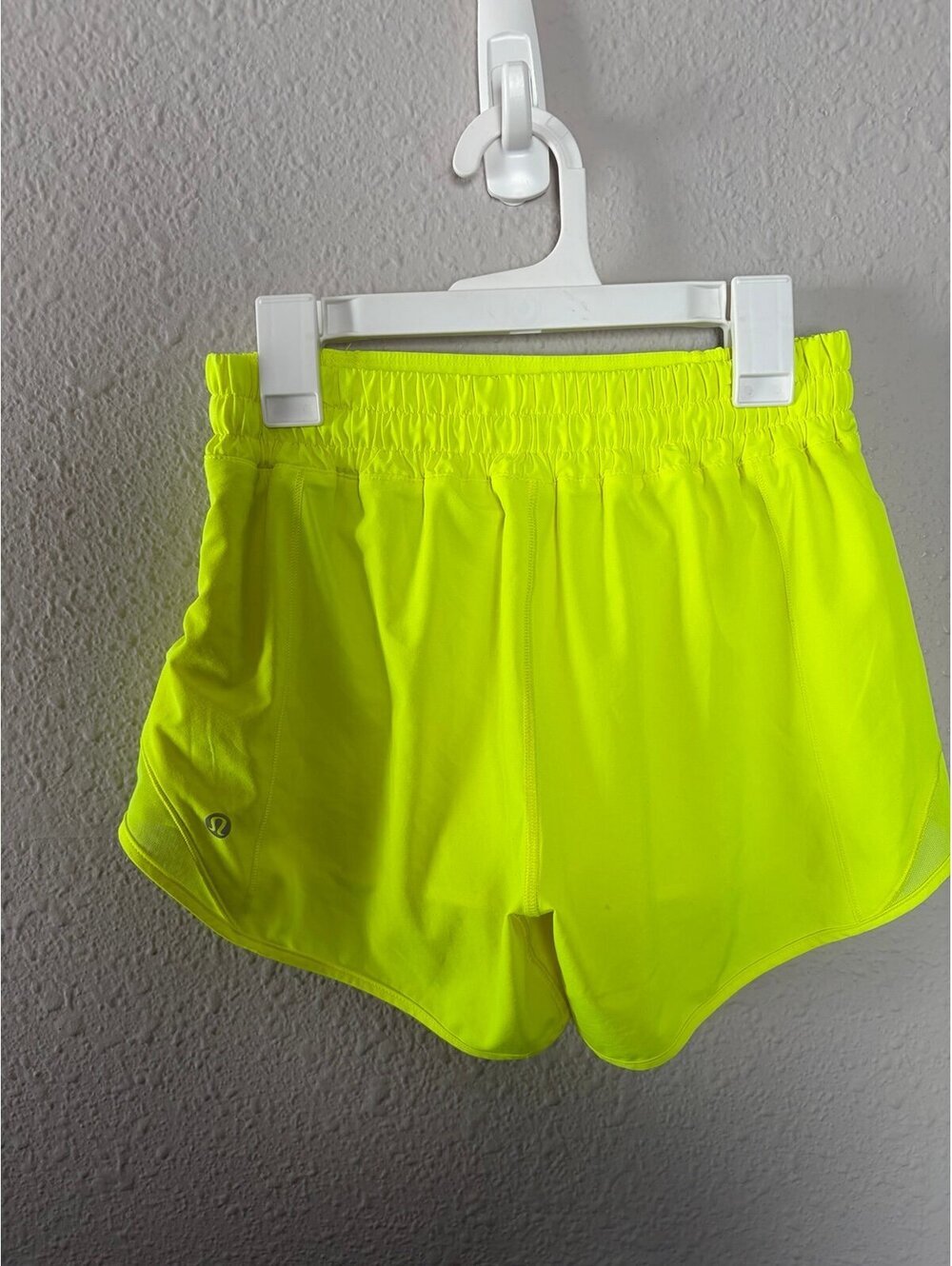 Lululemon Hotty Hot Short II *Long 4in Highlight Yellow size 4. GUC for inside